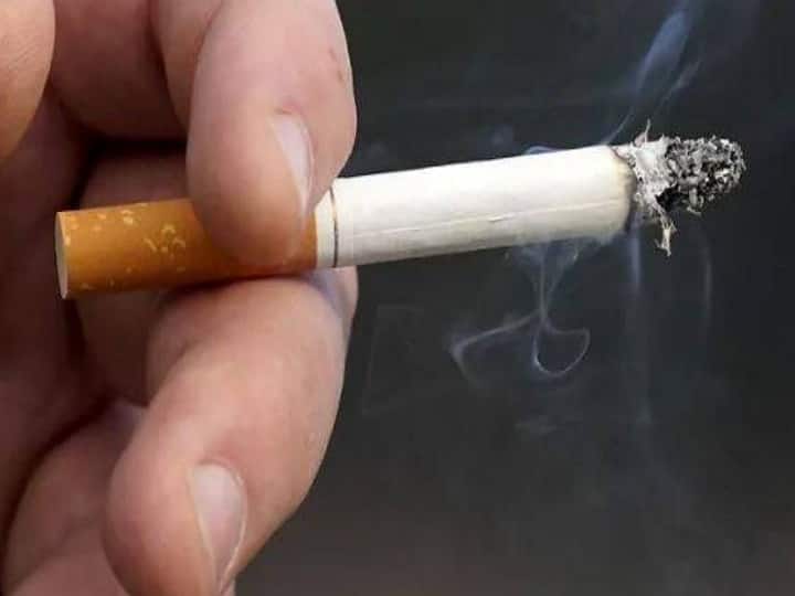 Smoking increases the risk of developing small cell lung cancer Cancer Study: सिगरेट पीने के शौकीन हैं तो स्मॉल सेल लंग कैंसर से जरा संभलकर रहिए