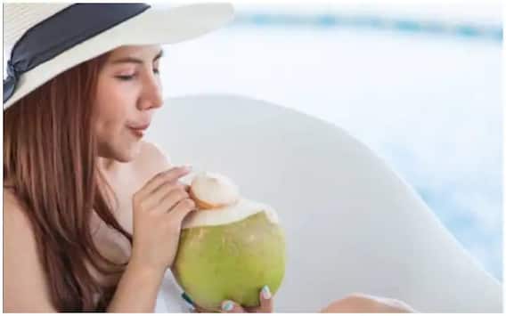 Health Tips : शरीरातील अशक्तपणा दूर करण्यासाठी दररोज 'हे' एनर्जी ड्रिंक्स प्या, मिळतील अनेक फायदे Health Tips : शरीरातील अशक्तपणा दूर करण्यासाठी दररोज 'हे' एनर्जी ड्रिंक्स प्या, मिळतील अनेक फायदे
