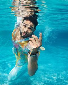 'Gehraiyaan' टीमचं अंडर वॉटर फोटोशूट पाहिलं का?