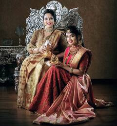 SreeLeela Photos: శ్రీలీల అచ్చు అమ్మ పోలికే, అందుకే అంత అందం