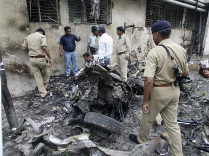 A special court in Gujarat pronounced death sentence on 38 out of 49 convicts in the 2008 Ahmedabad serial bomb blast case, on February 18, 2022. (Image, Indian forensic experts collect evidence from the blast site outside the Civil Hospital in Ahmedabad on July 27, 2008 - Getty)