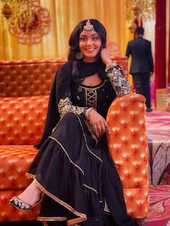 నల్లరంగు డిజైనర్‌వేర్‌లో క్రికెటర్‌ హర్లీన్‌ డియోల్‌ మెరుపుల్‌!