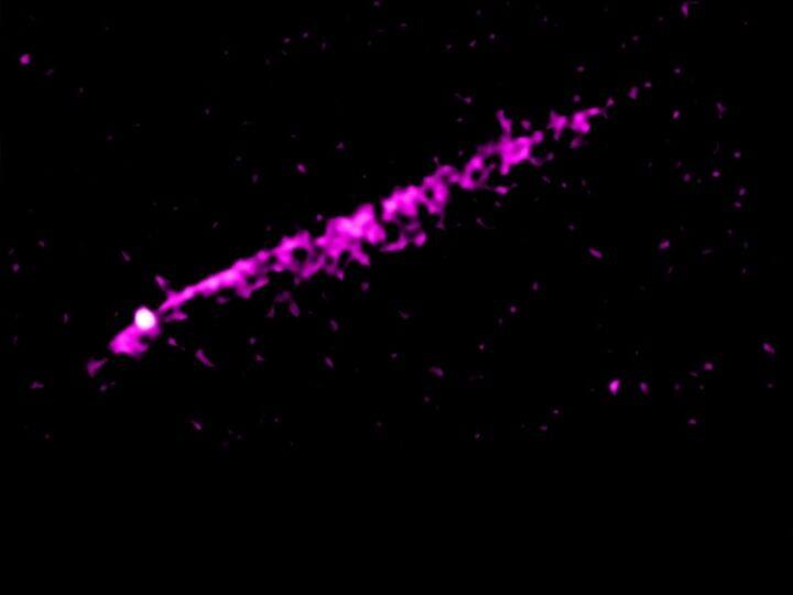 X-ray image of Guitar Nebula: Chandra captured an X-ray stream (pink) which is pointed nearly perpendicular to the guitar-shaped structure. | Photo: NASA Chandra X-ray Observatory