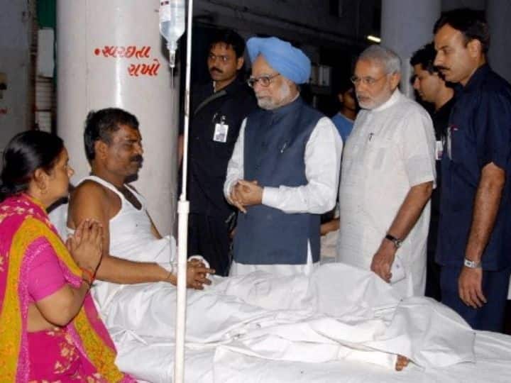 The then Prime Minister Manmohan Singh sanctioned an ex gratia payment of Rs 100,000 to the next of kin of the dead, and an additional compensation of Rs 50,000 for those injured in the blasts. This is an image of the then Indian Prime Minister Manmohan Singh (C) and then Chief Minister of the Indian state of Gujarat, Narendra Modi (R) visiting a blast victim at the talk civil hospital in Ahmedabad on July 28, 2008. | Photo: AFP