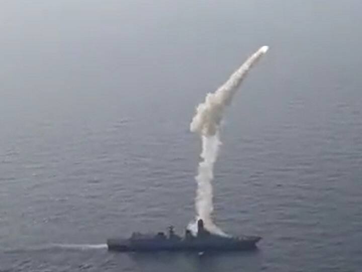 Naval Ship INS Visakhapatnam tests BrahMos supersonic cruise missile Watch: नौसेना के पोत INS विशाखापत्तनम ने किया ब्रह्मोस सुपरसोनिक क्रूज़ मिसाइल का परिक्षण