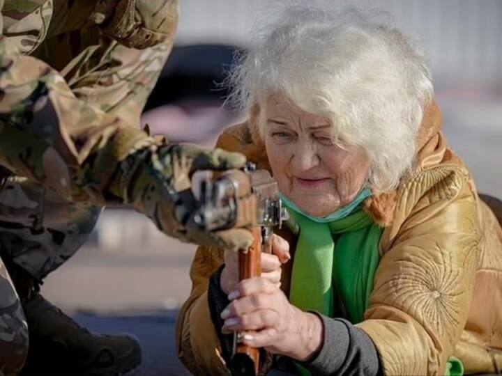 Great-Grandmother From Ukraine Is Training With An AK-47 To Fight Off Russia Amid Invasion Tension உக்ரைனில் ஏகே47 துப்பாக்கியுடன் ஒரு வீர பாட்டி… 'போர் வந்தால் சுடுவேன்' என ஆவேசம்..