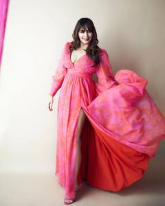 Huma Qureshi Photos: हुमा कुरैशी ने ब्लैक कलर की शॉर्ट ड्रेस में ढाया कहर, फोटोज देख नजरें हटाना मुश्किल