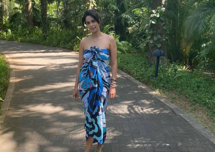 બોલિવૂડની એક્ટ્રેસ મલ્લિકા શેરાવતે પોતાના ઇન્સ્ટાગ્રામ એકાઉન્ટ પર હોટ તસવીરો શેર કરી છે. મલ્લિકા અવારનવાર હોટ તસવીરો સોશિયલ મીડિયા પર શેર કરતી રહે છે.