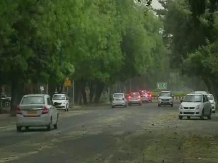 Delhi Weather Update, Rain forecast in 25 February and 26 February Delhi Weather Update: दिल्ली-एनसीआर में अगले दो दिन चलेंगी तेज हवाएं, गरज के साथ होगी बारिश, जारी हुआ येलो अलर्ट