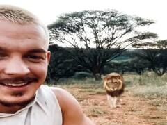 Watch: आदमी मुस्कुरा रहा था और शेर आगे बढ़ता जा रहा था, शख्स ने खुद ही कैमरे में रिकॉर्ड की हमले की घटना