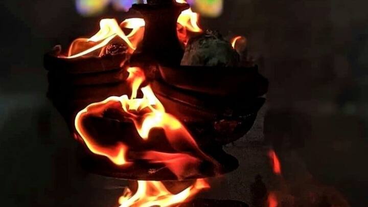 তাই চলতি অর্থবর্ষে ঘাটতিপূরণের লক্ষ্য নিলেন অন্ধ্রপ্রদেশের তিরুমালা তিরুপতি দেবস্থানমস (TTD) কর্তৃপক্ষ। প্রসাদ এবং চুল বিক্রি করে, বিয়েবাড়ি ভাড়া দিয়ে আগামী এক বছরে ৩ হাজার ৯৬ কোটি ৪০ লক্ষ টাকা আয়ের লক্ষ্য রেখেছেন তাঁরা।