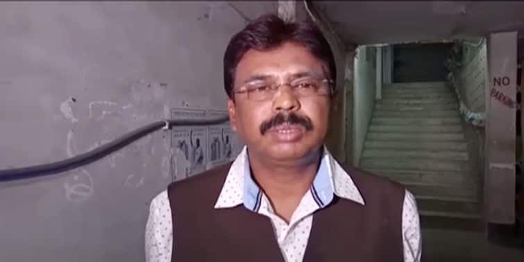 North 24 Parganas News Bagdah MLA claims he is still in BJP even after returning to TMC last year North 24 Parganas News: 'আমি বিজেপি-তেই আছি',  মুকুলের মতোই এ বার দাবি বাগদার বিধায়ক বিশ্বজিতের