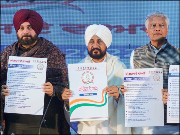 Congress Manifesto for Punjab Assembly Election 2022 Promises One Lakh Government Jobs Congress Manifesto for Punjab: पंजाब के लिए कांग्रेस का घोषणापत्र जारी, CM चन्नी बोले- पहले हस्ताक्षर से एक लाख नौकरियां दूंगा, जानें और क्या वादे किए