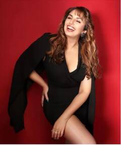 Huma Qureshi Photos: ਹੁਮਾ ਕੁਰੈਸ਼ੀ ਨੇ ਬਲੈਕ ਕੱਲਰ ਦੀ ਸ਼ਾਰਟ ਡ੍ਰੈੱਸ 'ਚ ਢਾਹਿਆ ਕਹਿਰ, ਫੋਟੋਆਂ ਤੋਂ ਨਜ਼ਰਾਂ ਹਟਾਉਣੀਆਂ ਮੁਸ਼ਕਲ