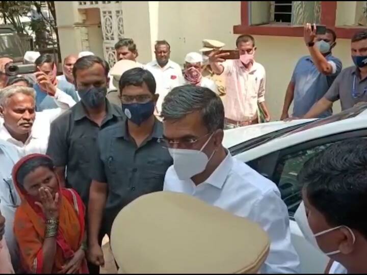 सोलापूर जिल्ह्यातील अवैध व्यवसायावरून पोलीस आणि जिल्ह्यातील आमदार यांच्यातले वाद चिघळणार Maharashtra solapur Disputes between police and district MLAs over illegal business in Solapur district सोलापूर जिल्ह्यातील अवैध व्यवसायावरून पोलीस आणि जिल्ह्यातील आमदार यांच्यातले वाद चिघळणार