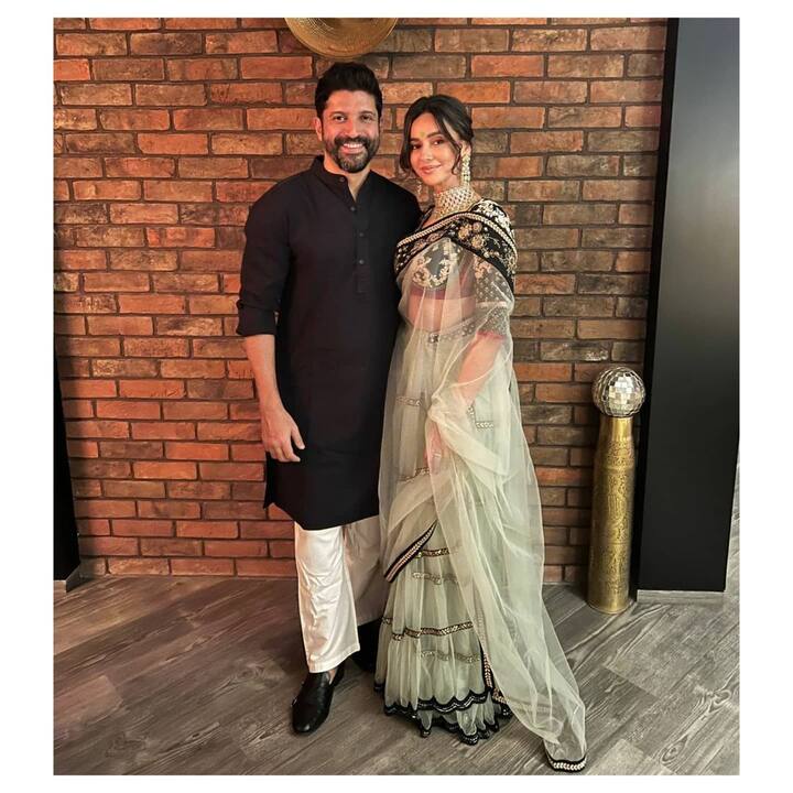 फरहान आणि शिबानी जवळपास तीन वर्षांपासून एकमेकांना डेट करत आहेत आणि रिलेशनशिपमध्ये आहेत. आता दोघांनीही आपल्या नात्याला एक पाऊल पुढे नेण्याचा निर्णय घेतला आहे. गेल्या अनेक दिवसांपासून यांच्या लग्नाबाबत अनेक तर्क लावले जात होते.(photo:shibanidandekar/ig)