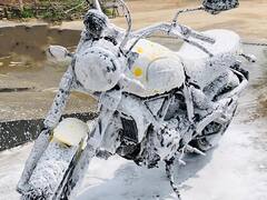 Bike Tips: बाइक धोते समय कभी न करें ये गलती, वरना हो जाएंगे परेशान!