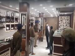 Bihar Crime: पूर्णिया में स्वर्ण व्यवसायी से 29 लाख की लूट, गले में पहनी चेन तक ले भागे लुटेरे