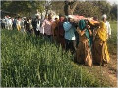 Bundi: बेटियों ने तोड़ी परंपरा की बेड़ियां, मां को मुखाग्नि देकर विधि विधान से किया अंतिम संस्कार, लोग हुए भावुक