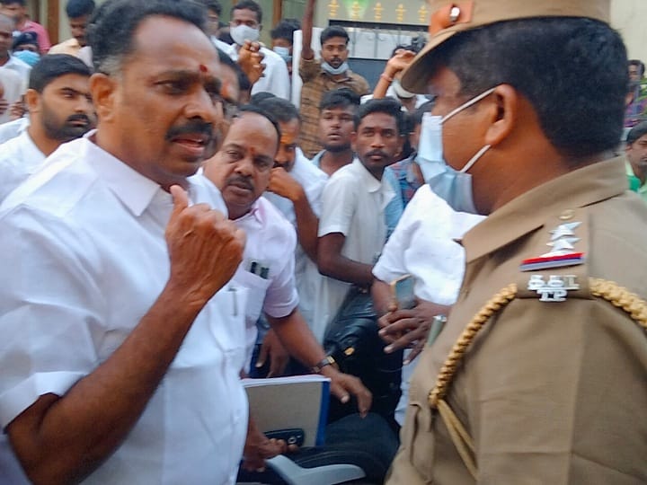 Local Body Election 2022 | கரூர் : அதிமுக அலுவலகத்தில் தேர்தல் பறக்கும் படையினர் சோதனை..