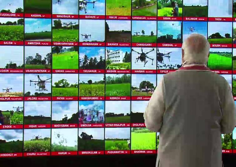 PM  Modiflagged off 100 Kisan drones in different cities and towns of India to spray pesticides in farms across India Kisan Drone: પીએમ મોદીએ 100 કિસાન ડ્રોનનું કર્યુ ઉદ્ઘાટન, જંતુનાશકના છંટકાવમાં કરશે મદદ, જાણો ગુજરાતના કયા શહેરો થયા સામેલ
