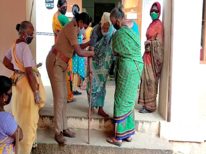 TN local body election 2022 voting Voter turnout in Theni and Dindigul districts TN local body election 2022 voting | தேனி , திண்டுக்கல் மாவட்டங்களில் வாக்குப்பதிவு விறுவிறு