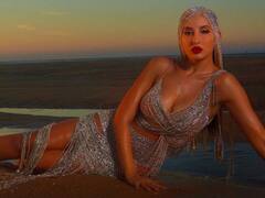 सोने सा चमकता है Nora Fatehi का बदन, देती हैं जब कातिलाना एक्सप्रेशन तो मचल उठता है फैंस का भी मन