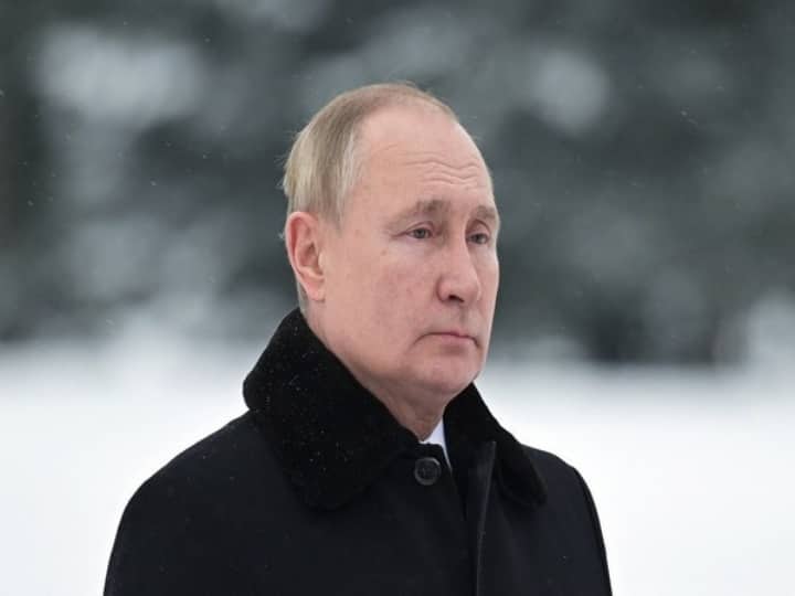 Ukraine Crisis Vladimir Putin orders Russian armed forces to Ukraine breakaway regions रूसी राष्ट्रपति व्लादिमीर पुतिन ने यूक्रेन के इन क्षेत्रों में सेना भेजने का दिया आदेश, अब और भी बढ़ सकता है तनाव
