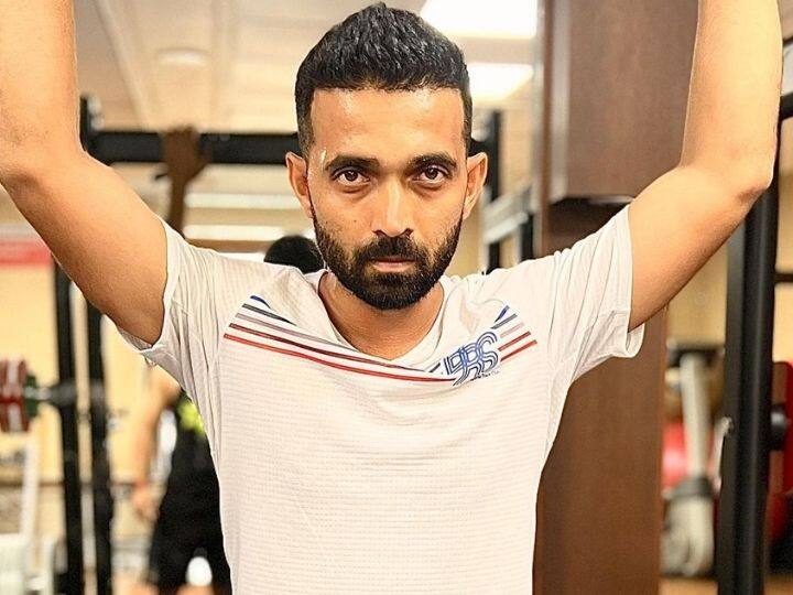 गेल्या काही दिवसांपासून आपल्या कामगिरीत सातत्या न राखणाऱ्या अजिंक्य रहाणे याला डच्चू देण्यात आला आहे.  रहाणेकडून उपकर्णधारपद काढून घेण्यात आले होते.