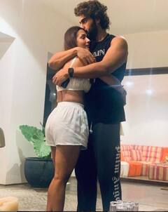 ફરી એકવાર અર્જુન-મલાઇકાએ તસવીરો શેર કરીને જાહેરમાં પ્રેમનો કર્યો એકરાર