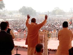 UP Election 2022: CM Yogi का यादव परिवार पर तंज, कहा- हालत ऐसी, चाचा को कुर्सी नहीं मिली और पिता को...