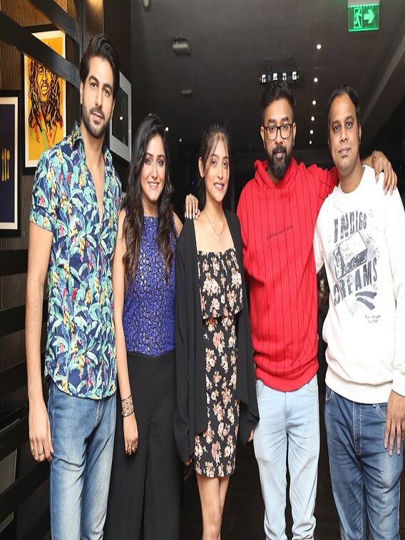 প্রকাশ্যে 'অ্যাওয়েটিং' ছবির ট্রেলার