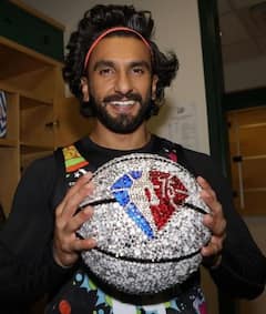 ਰਣਵੀਰ ਸਿੰਘ ਦੀ ਧਮਾਕੇਦਾਰ ਐਂਟਰੀ, ਅਦਾਕਾਰ ਦੇ ਨਾਂ ਨਾਲ ਗੂੰਜਿਆ ਬਾਸਕਟਬਾਲ ਸਟੇਡੀਅਮ