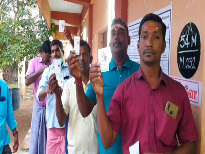 Local Body Election | நாகையில் சக்கர நாற்காலியில் வந்து வாக்கு செலுத்திய 90 வயது மூதாட்டி