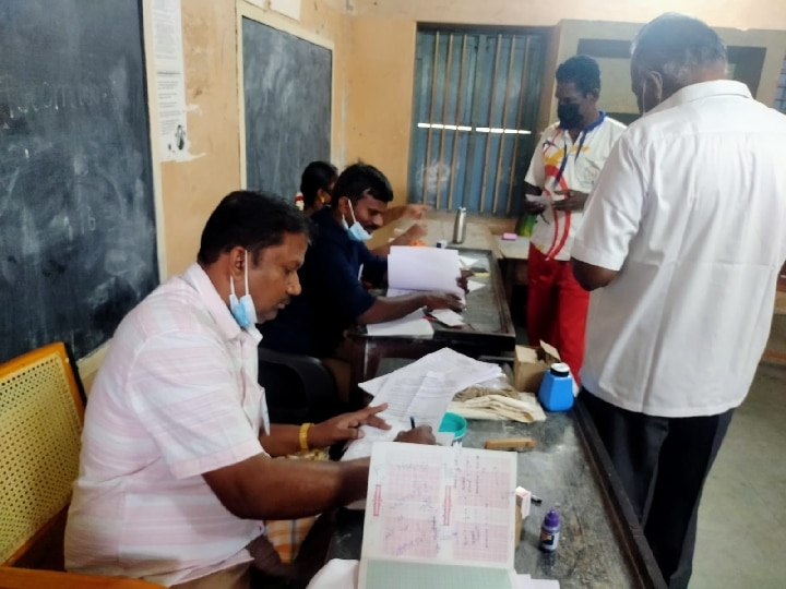 TN Local Body Election 2022: நகர்ப்புற உள்ளாட்சித் தேர்தல்.. சேலம் மாவட்டத்தில் 695 பதவிகளுக்கான தேர்தல் வாக்குப்பதிவு தொடங்கியது.