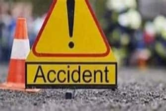 Palanpur Banaskantha Gujarat speeding truck collide two cars and hotel One dies ANN Banaskantha News: तेज रफ्तार ट्रक कार को कुचलते हुए होटल में घुसा, एक की मौत दो घायल