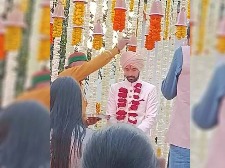 कोर्ट मॅरेजनंतर या जोडप्याने 18 फेब्रुवारीला रितीरिवाजानुसार फेरे घेतले.