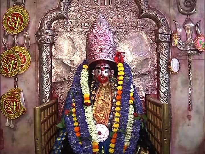 কথিত আছে, একবার দেবীর মাতৃরূপ দর্শন চান বশিষ্ঠ মুনি৷ দেবীও নিরাশ করেননি৷ মাতৃরূপে দর্শন দেন দেবী। এখানেই তপস্যা করে সিদ্ধিলাভ করেন তারামায়ের ভক্ত বামাক্ষ্যাপা। ফলে এটি সিদ্ধ পীঠ হিসেবেও পরিচিত।