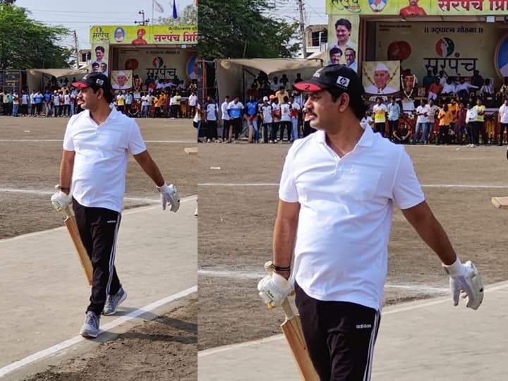 Maharashtra Cabinet Minister Dhananjay Munde playing Cricket in parali beed Dhananjay Munde : धनंजय मुंडेंची फटकेबाजी, 2 चौकारांसह 11 धावा, मग क्लीन बोल्ड 