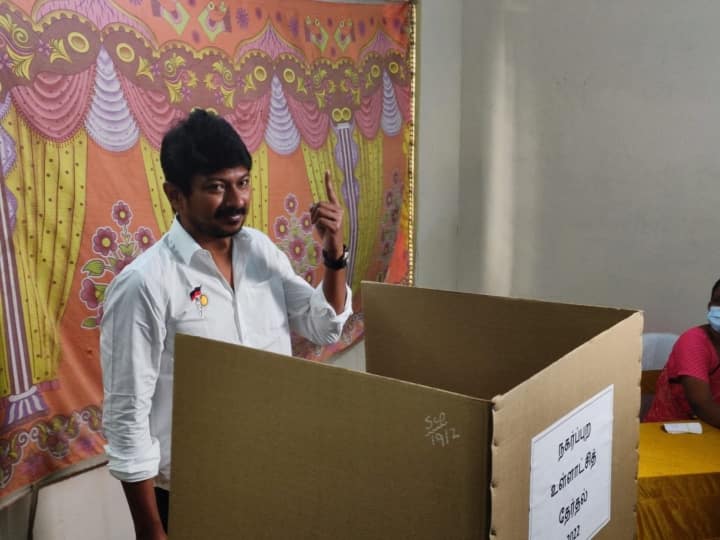 TN Urban Local Body Election 2022 Voting udhayanidhi stalin voted TN Urban Local Body Election 2022 | சட்டமன்ற தேர்தலை காட்டிலும் பெரிய வெற்றி கிடைக்கும் - உதயநிதி ஸ்டாலின் எம்.எல்.ஏ