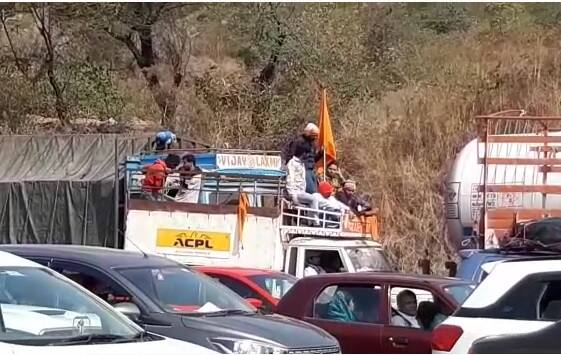 छत्रपती शिवाजी महाराज जयंती आणि विकेंड दोन्ही एकत्र आल्याने नागरिक मोठ्या प्रमाणावर घराबाहेर पडले आहेत