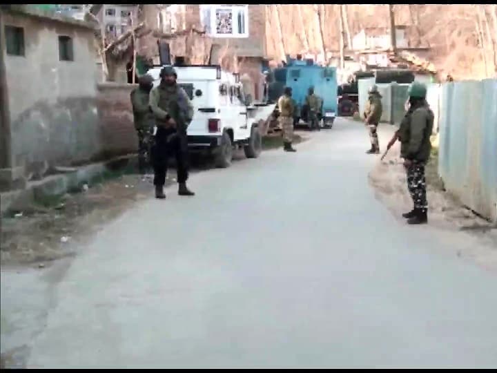 Kashmir encounter: 1 Terrorist, 2 Jawans Killed In Encounter Between Militants And Security Forces In Shopian, Search Operation Underway In The Area Kashmir Encounter: 1 Terrorist, 2 Security Personnel Killed In Shopian, Search Operation Underway In The Area