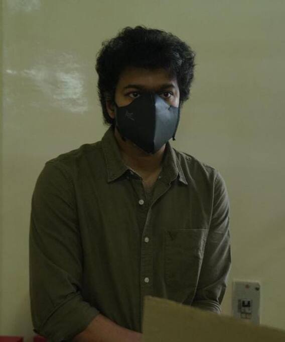 விஜய் முதல் குஷ்பு வரை.. நகர்புற உள்ளாட்சி தேர்தலில் வாக்களித்த பிரபலங்களின் லிஸ்ட்..!