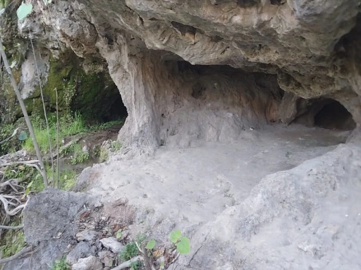 इस गुफा की कुछ ऐसी खासियतें थी, जिसे देखकर महाराणा प्रताप ने इसे खुफिया मंत्रणाओं के लिए चुना था. इस गुफा में जाने के तीन अलग-अलग रास्ते हैं, जो किसी भूल भुलैया से कम नहीं हैं.