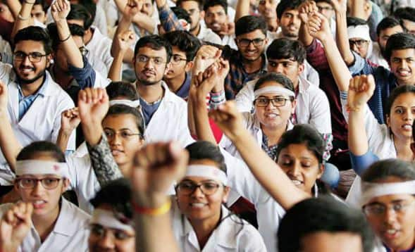 Strike of resident doctors of BJ medical college in Ahmedabad અમદાવાદની બીજે મેડિકલ કોલેજના રેસિડન્ટ ડોક્ટર્સની હડતાળ યથાવત