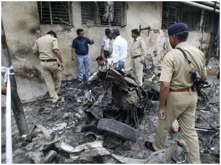 Ahmedabad Bomb Blast family of two culprits raised question over decision of court Ahmedabad Bomb Blast: दो दोषियों के परिजनों ने अदालत के फैसले की टाइमिंग पर उठाए सवाल, कही ये बात