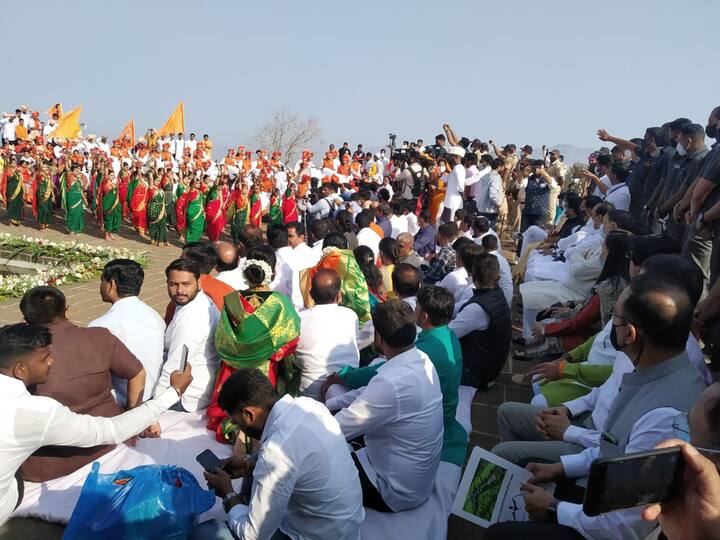 शिवनेरीवर विविध साहसिक खेळांचे तसेच लेझिमसारख्या कार्यक्रमांचं देखील आयोजन करण्यात आलं