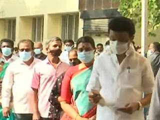 TN Urban Local Body Election 2022 Voting: ‛திமுக தவறு செய்வதை ஆதாரத்துடன் கூறினால் நடவடிக்கை’ -வரிசையில் நின்று வாக்களித்த பின் முதல்வர் ஸ்டாலின் பேட்டி!