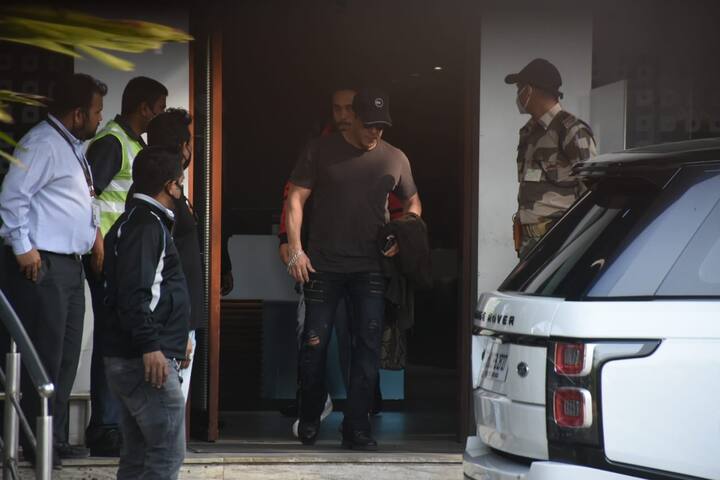 Salman Khan, Katrina Kaif and Emraan Hashmi are back in Mumbai after wrapping up the New Delhi schedule of their upcoming film 'Tiger 3'.