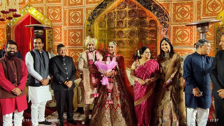 अदिति सिंह यूपी बीजेपी की चर्चित नेता हैं. उनकी बहन देवांशी सिंह की शादी कांग्रेस के दिग्गज नेता रहे पूर्व मुख्यमंत्री दिवंगत बाबू बनारसी दास के परिवार के पोते से हुई है.